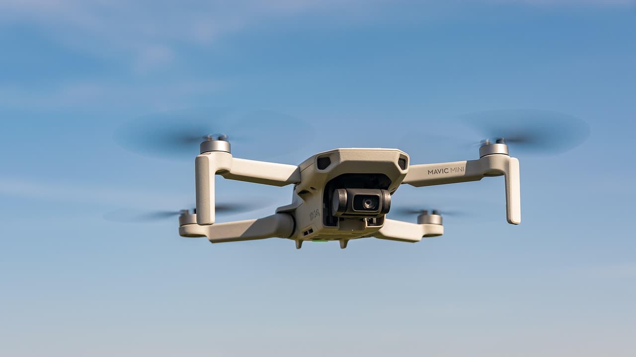Settler drones, West Bank: Palestinians report harassment from the air