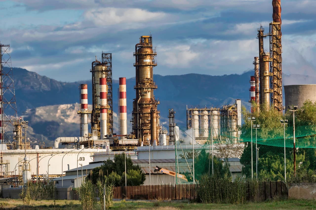 Shell refining margins forecast to nearly double to $42 a barrel