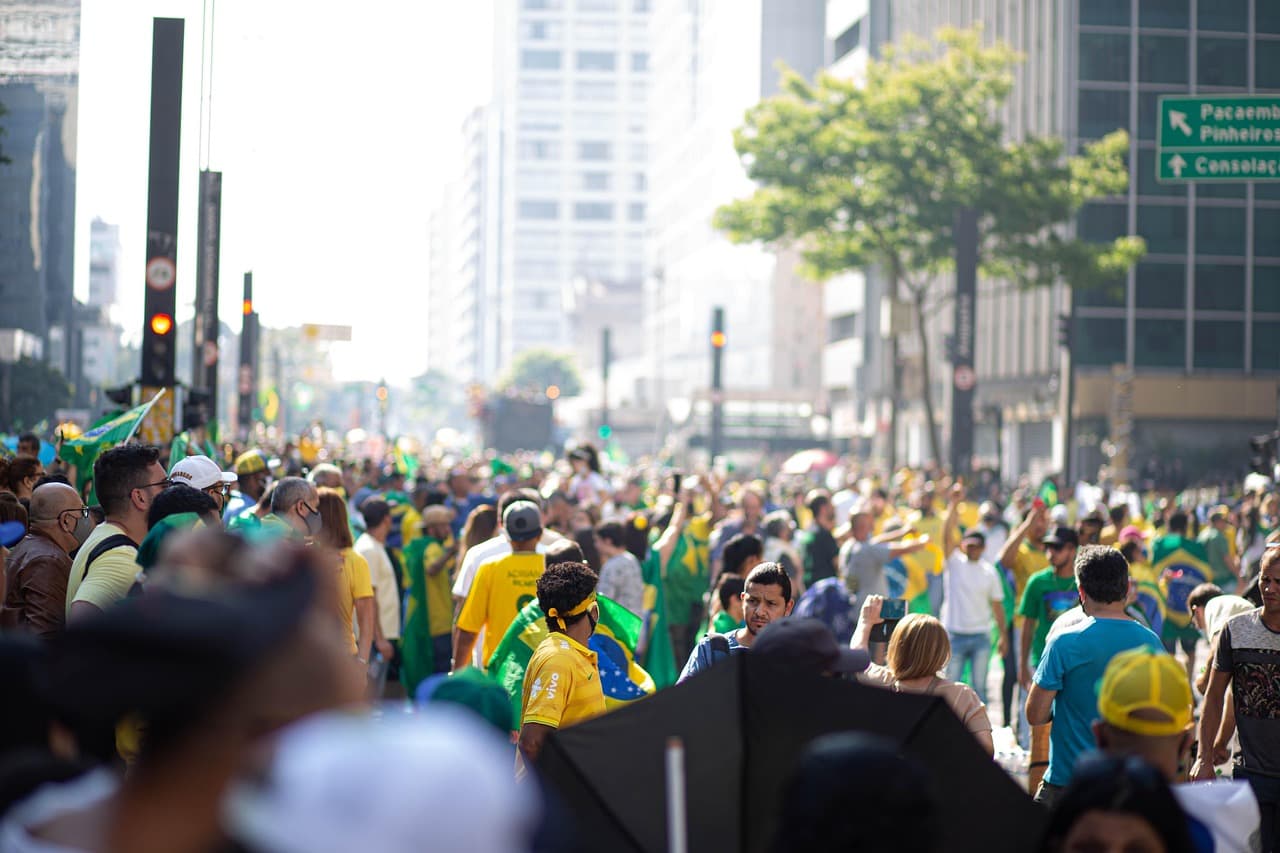 Brazil election: Lula and Flavio Bolsonaro stage final rallies on eve of knife-edge vote