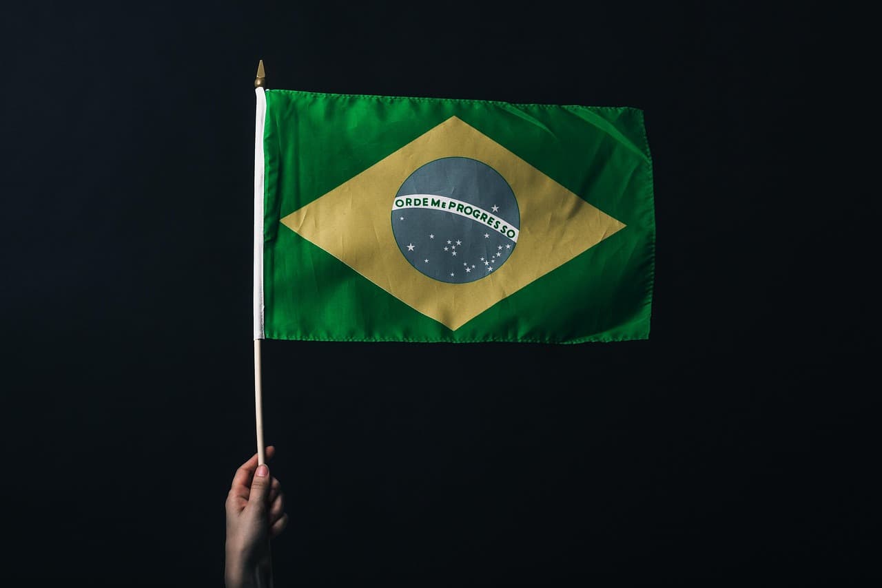 Brazil presidential runoff: Bolsonaro backers flood social media as race narrows