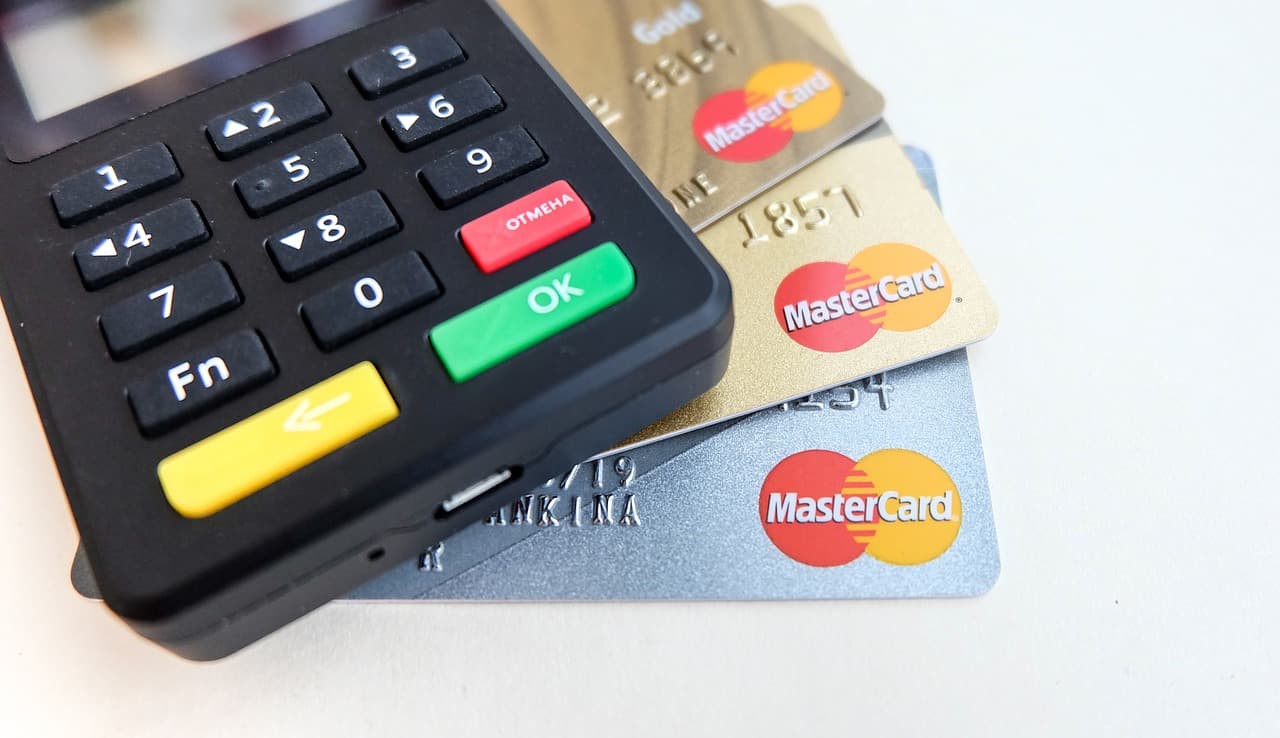 Card surcharge ban australia: experts say it is 'cover' for larger price rises