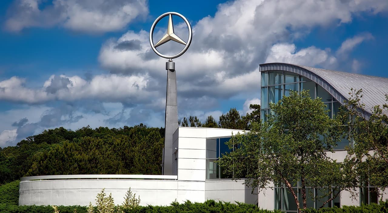Stellantis and Renault Urge EU to Include UK Car Industry in Protection Rules