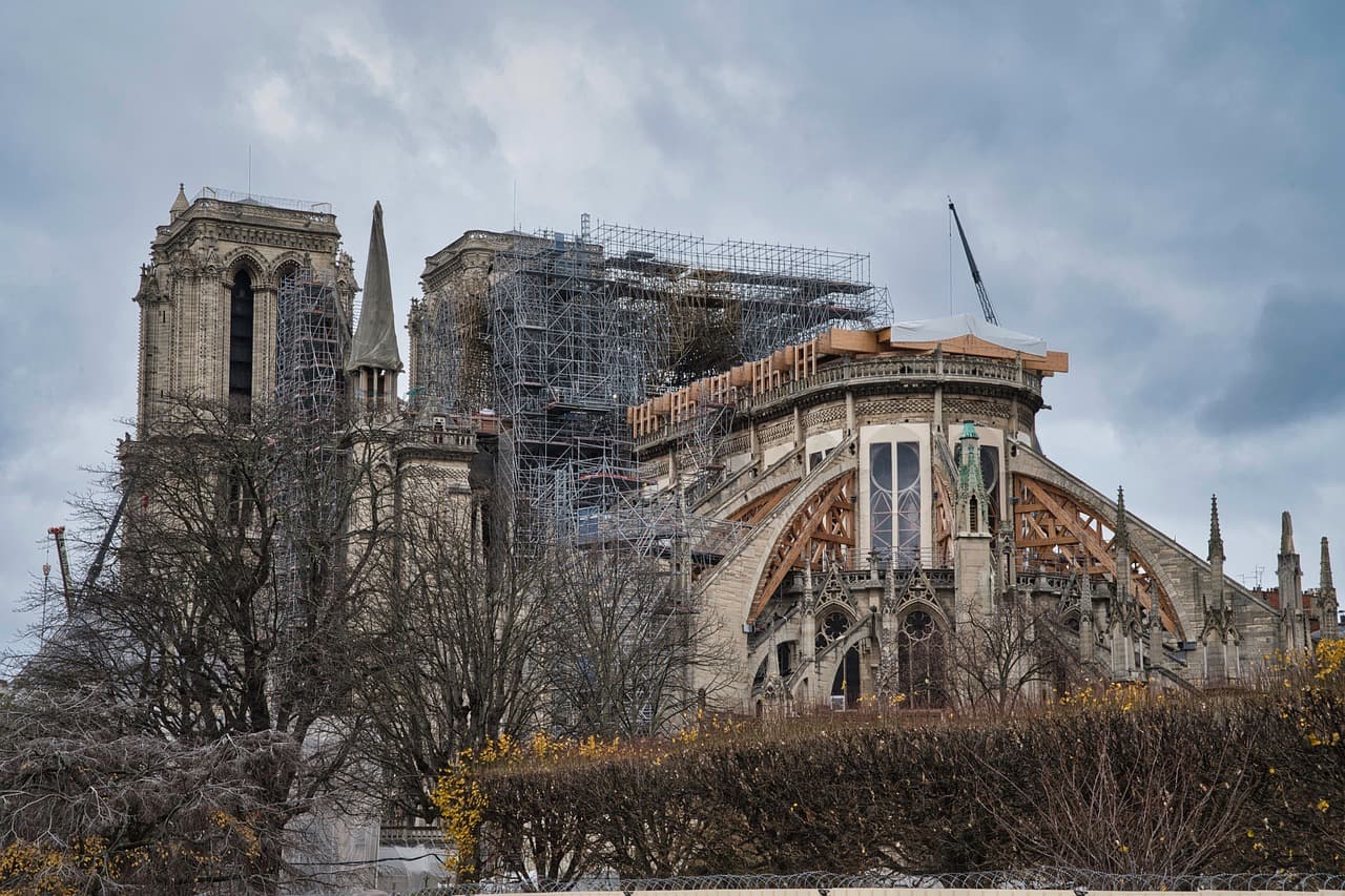 Five churches fire fake news: debunked claim that Muslims burned churches in France