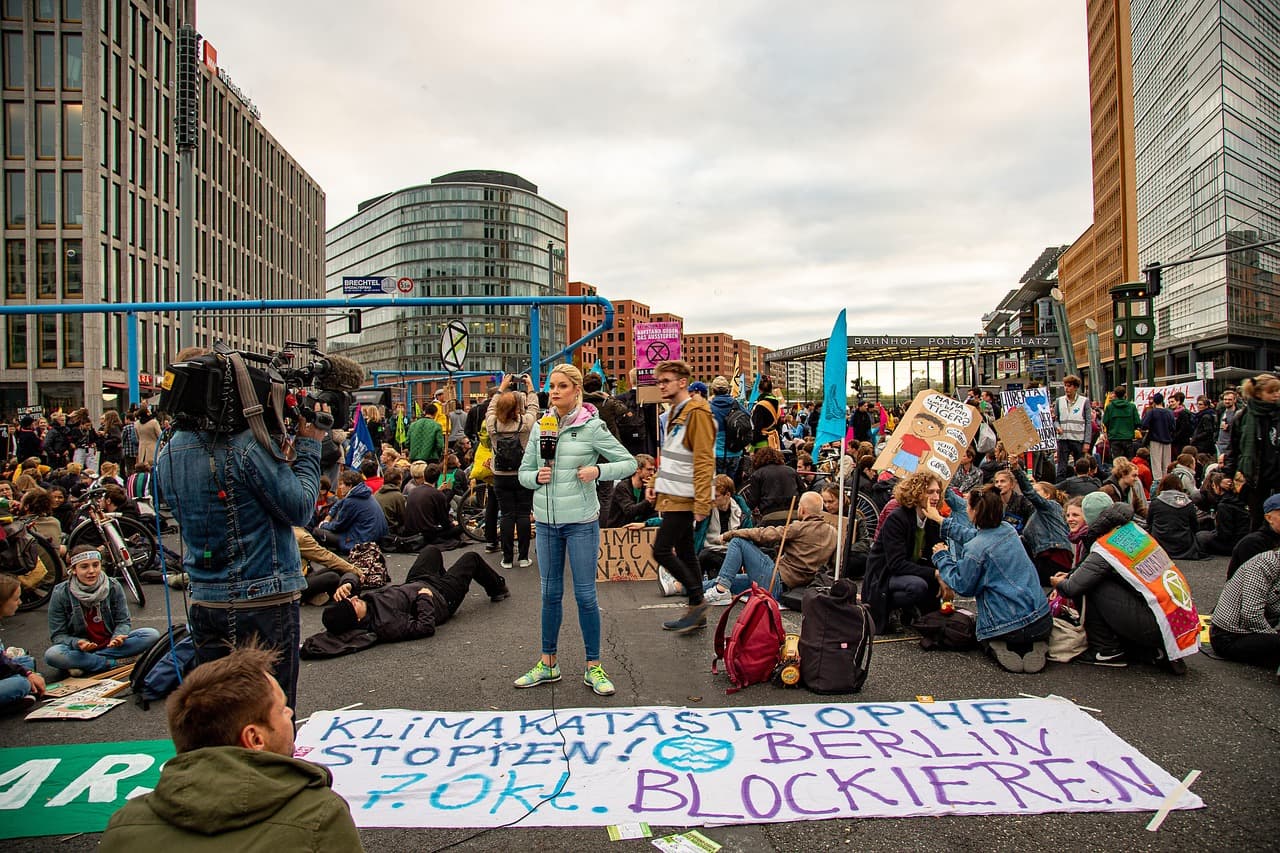 France and Germany Protests: Gen Z Marches Planned in More Than 30 German Cities as France Braces for Third Weekend