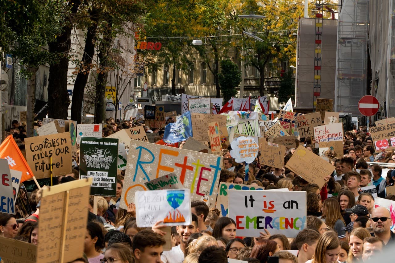 France High School Protests Draw Hundreds of Thousands as Turnout Doubles