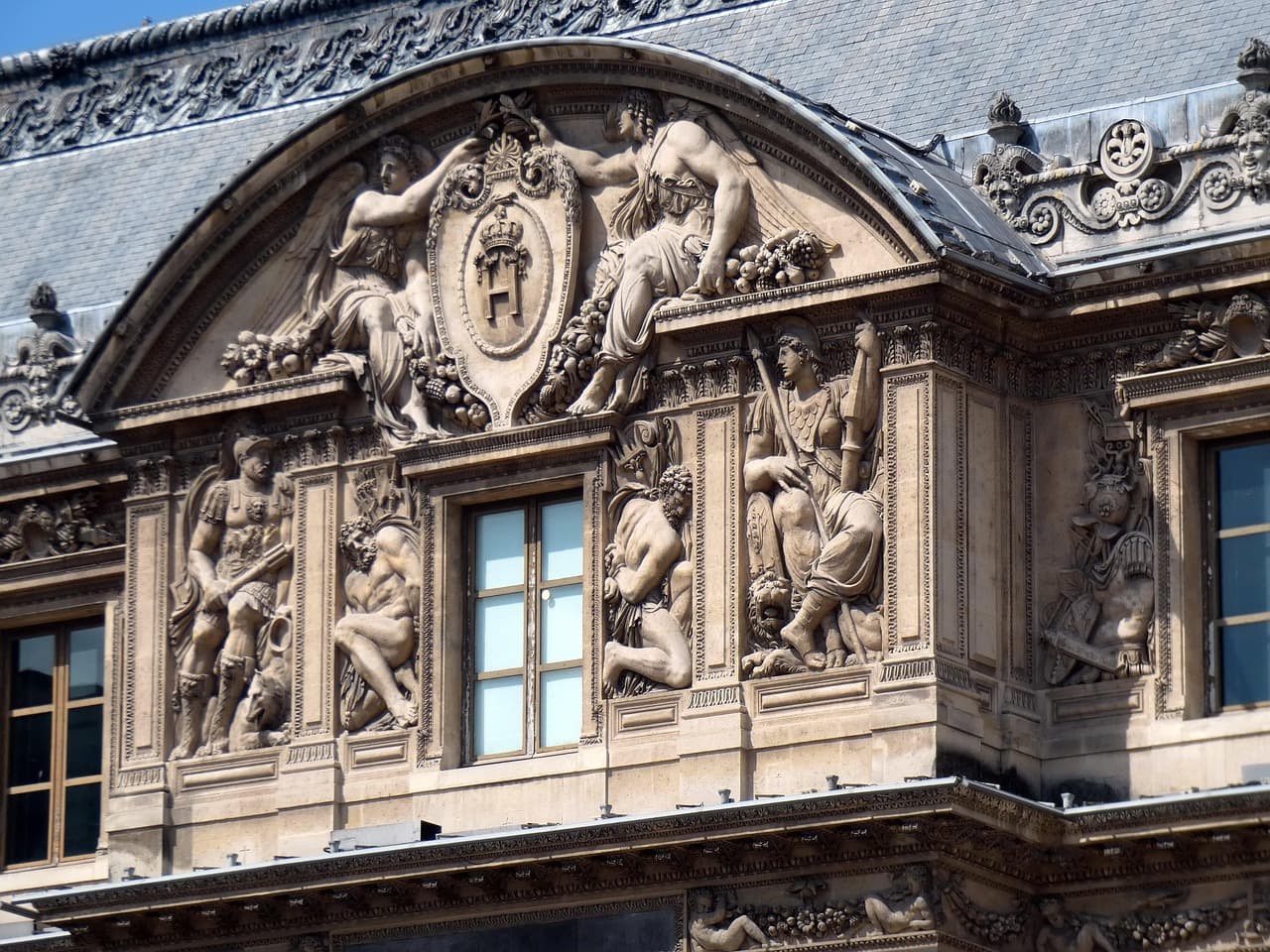 France Protests: 70,000 Police Deployed and Paris Museums Shut Ahead of Saturday Rallies