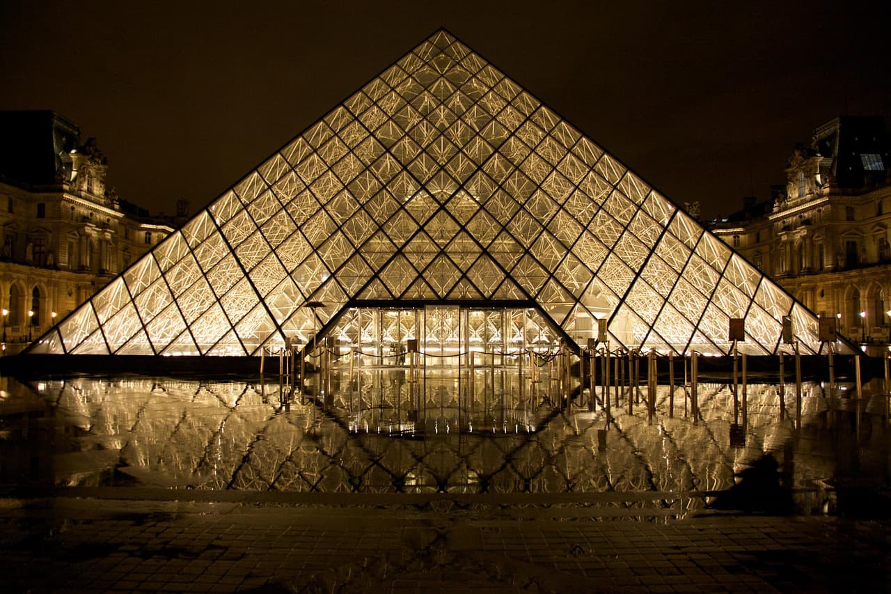 French police lost control, Nuñez admits as protesters block the Louvre