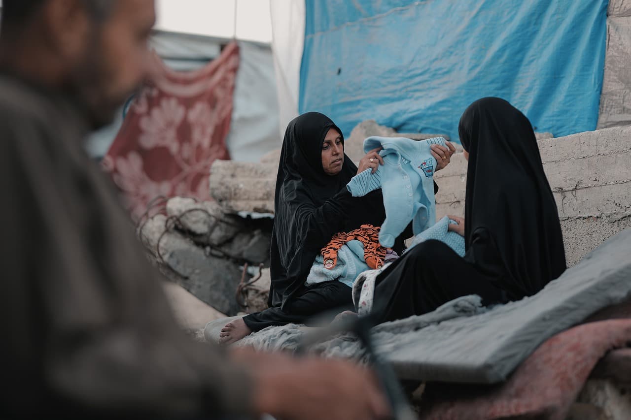 'I cannot carry all of this alone': the Gaza war couples separated between Gaza and Egypt