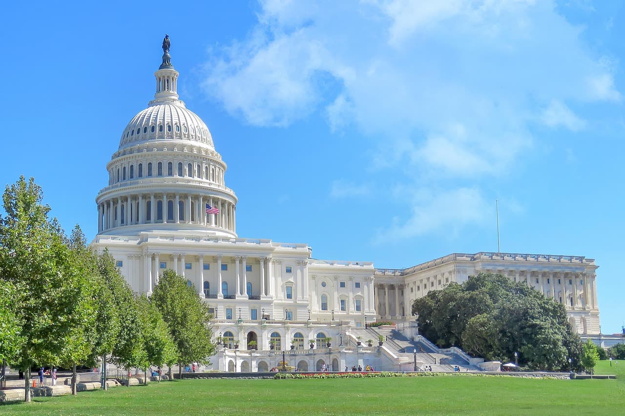 Government corruption ranks second among voters' midterm concerns, Harris poll finds