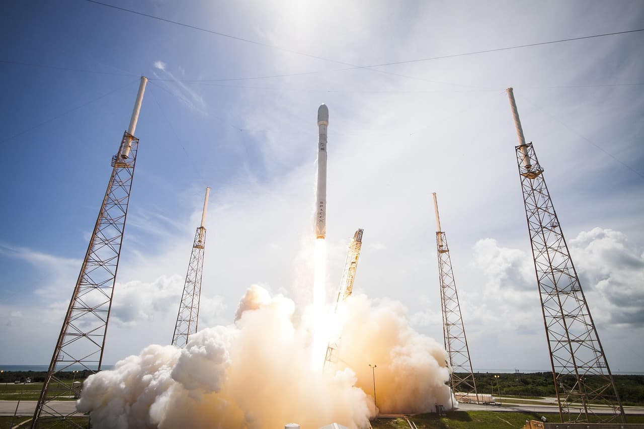 SpaceX Falcon 9 dawn launch paints 'jellyfish cloud' over Florida and US east coast