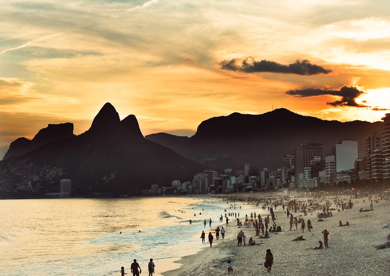 Lula supporters rally on Copacabana beach ahead of Brazil election runoff