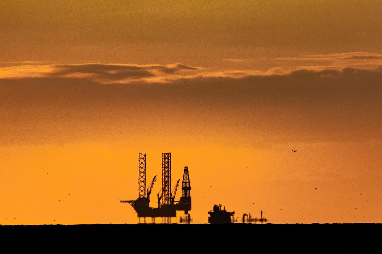 Cabinet split emerges over Rosebank oilfield decision as chancellor backs project