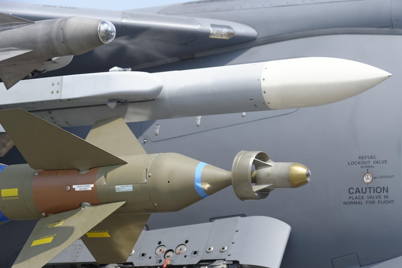 Saudi Arabia Houthi Attacks Expose Gulf Risk as US Weighs Options