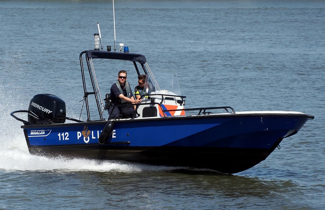 Small boat crossings face harder security as MI5 warns of anti-immigration extremism
