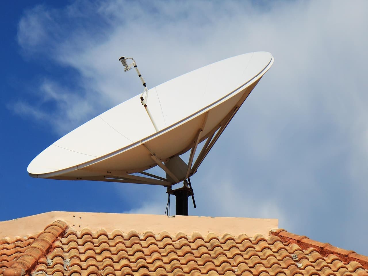 Starlink restrictions Ukraine: Europe left without alternative as Eutelsat shares soar