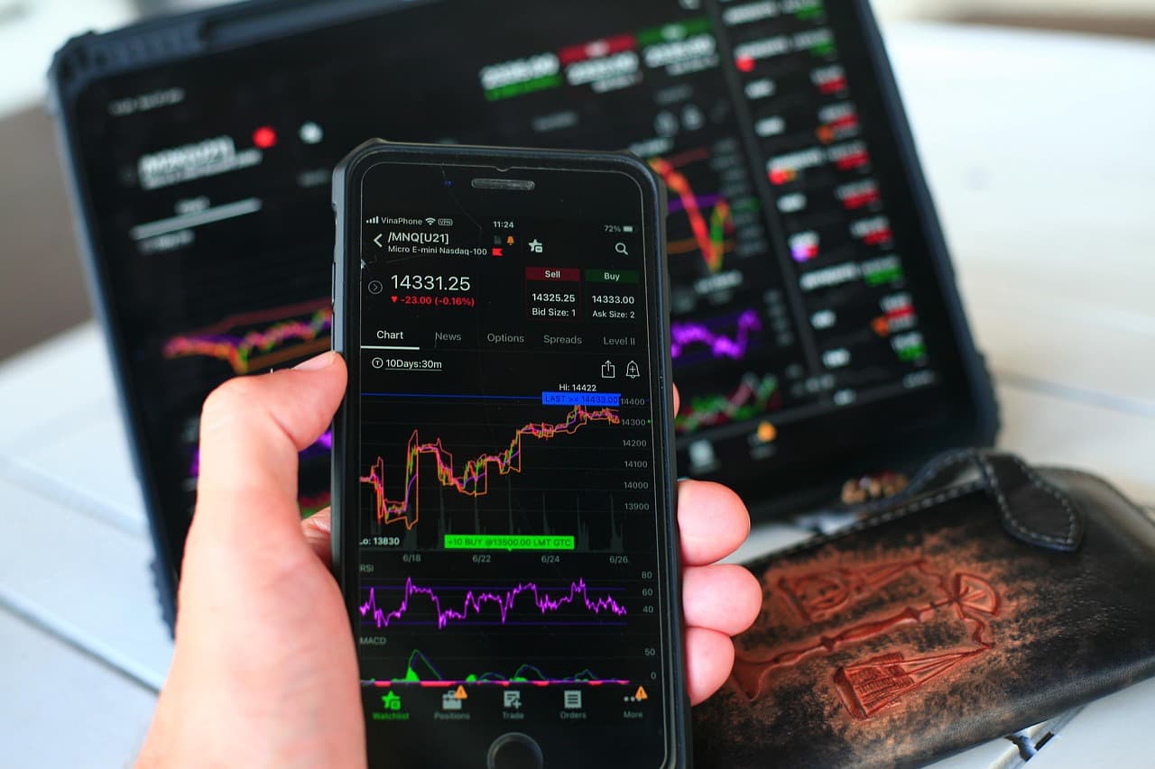 Tech sell-off wipes nearly $1tn from Nasdaq in a week after subpar earnings